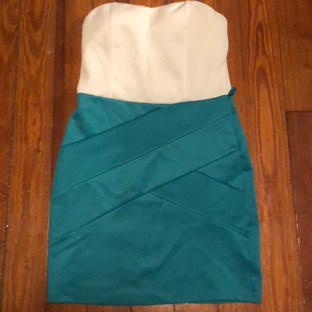 Teal and white bodycon dress 🎀